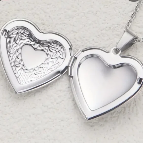 Heart-Shaped Locket - Picture 3 of 4